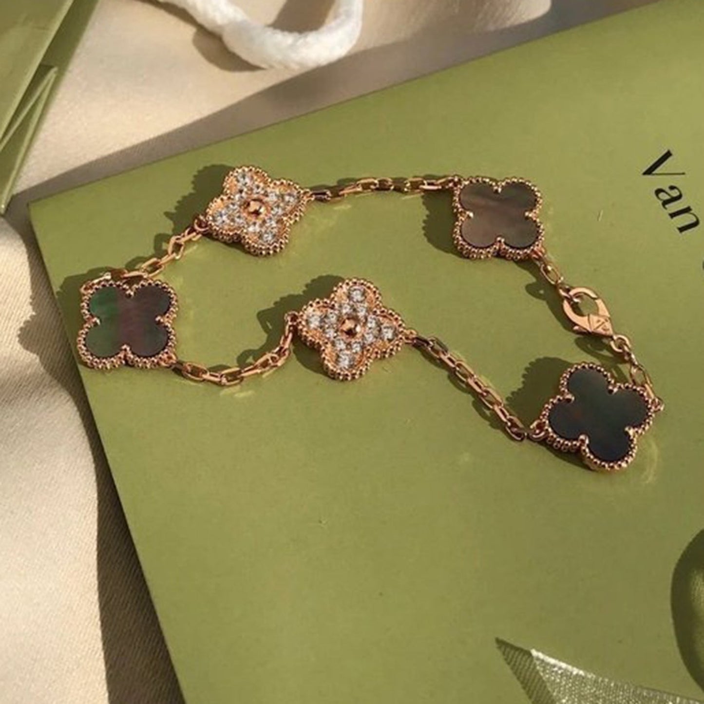 [Lumina] CLOVER 5 MOTIF GRAY MOP BRACELET COLLECTION