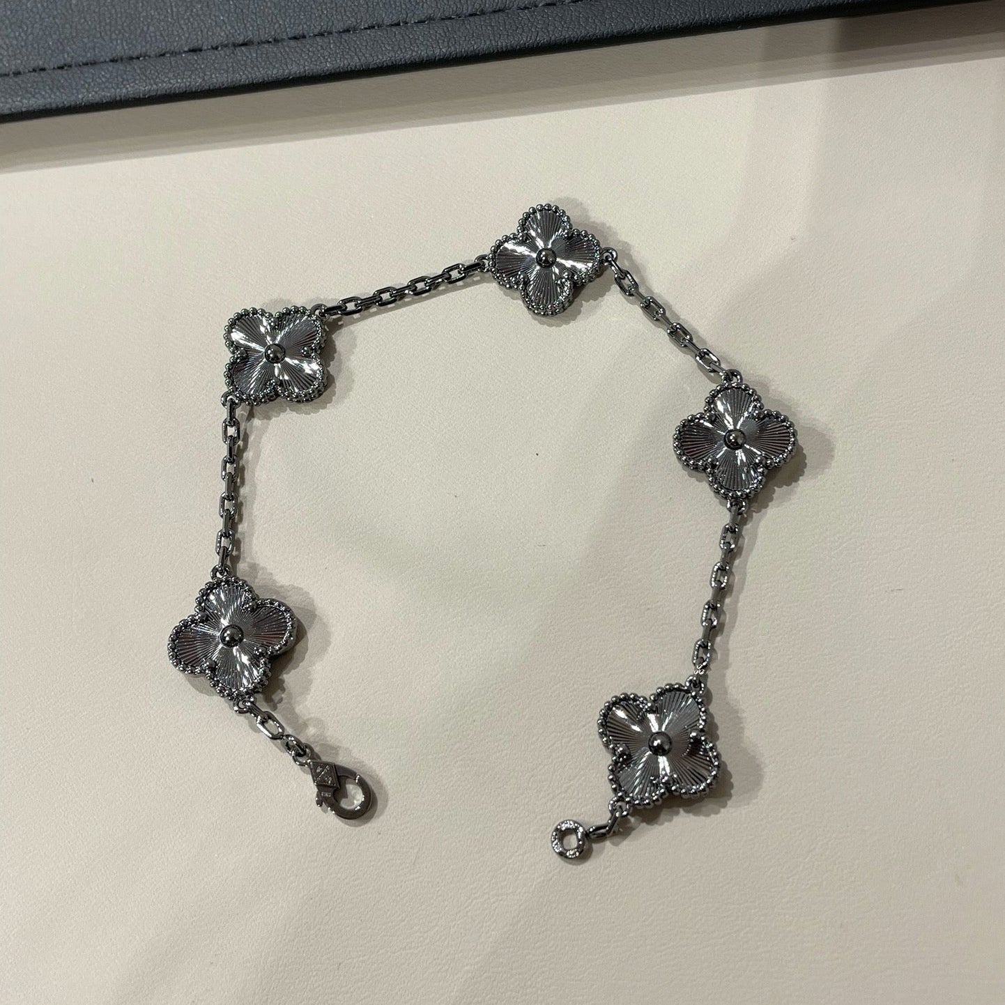 [Lumina]CLOVER 5 MOTIF BLACK BRACELET