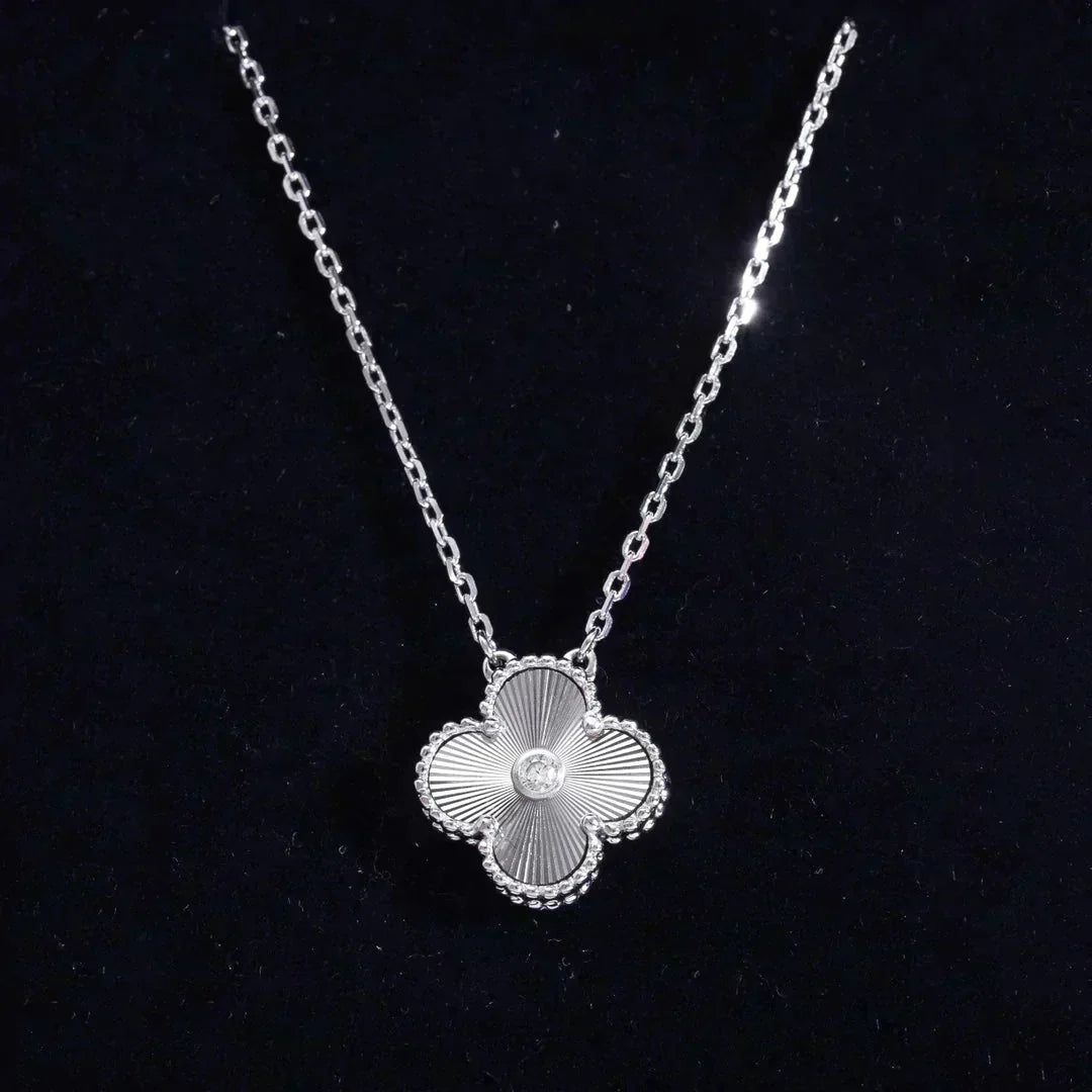 [Lumina]CLOVER  15MM DIAMOND LASER NECKLACE SILVER