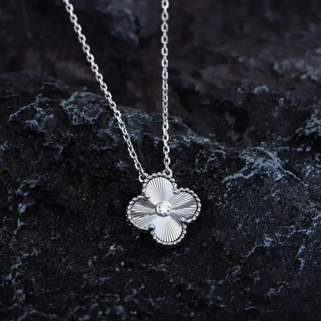 [Lumina]CLOVER  15MM DIAMOND LASER NECKLACE SILVER