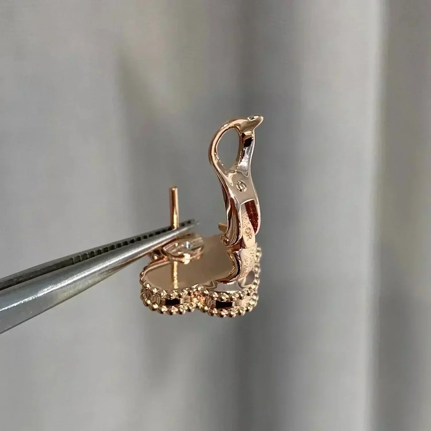 [Lumina]CLOVER MEDIUM 1 MOTIFS  PINK MOP DIAMOND EARRINGS