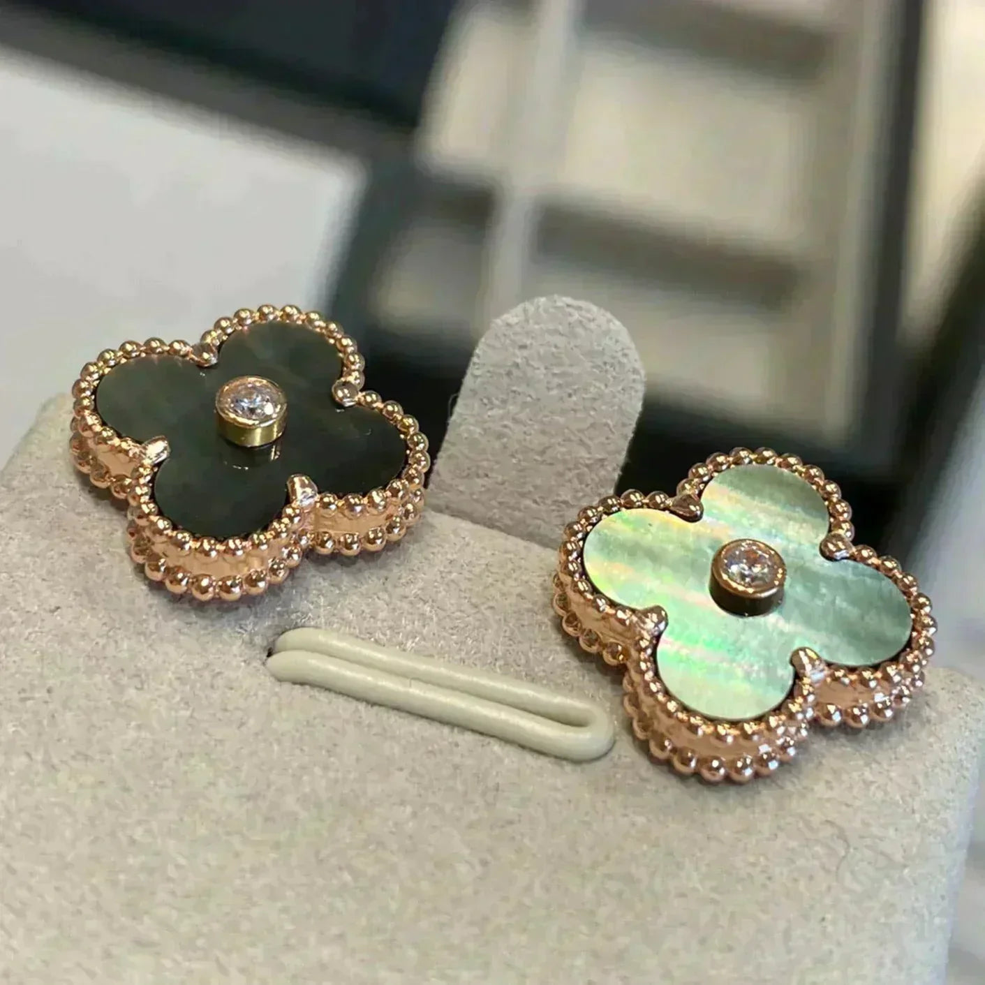 [Lumina]CLOVER MEDIUM 1 MOTIFS GRAY MOP  DIAMOND EARRINGS