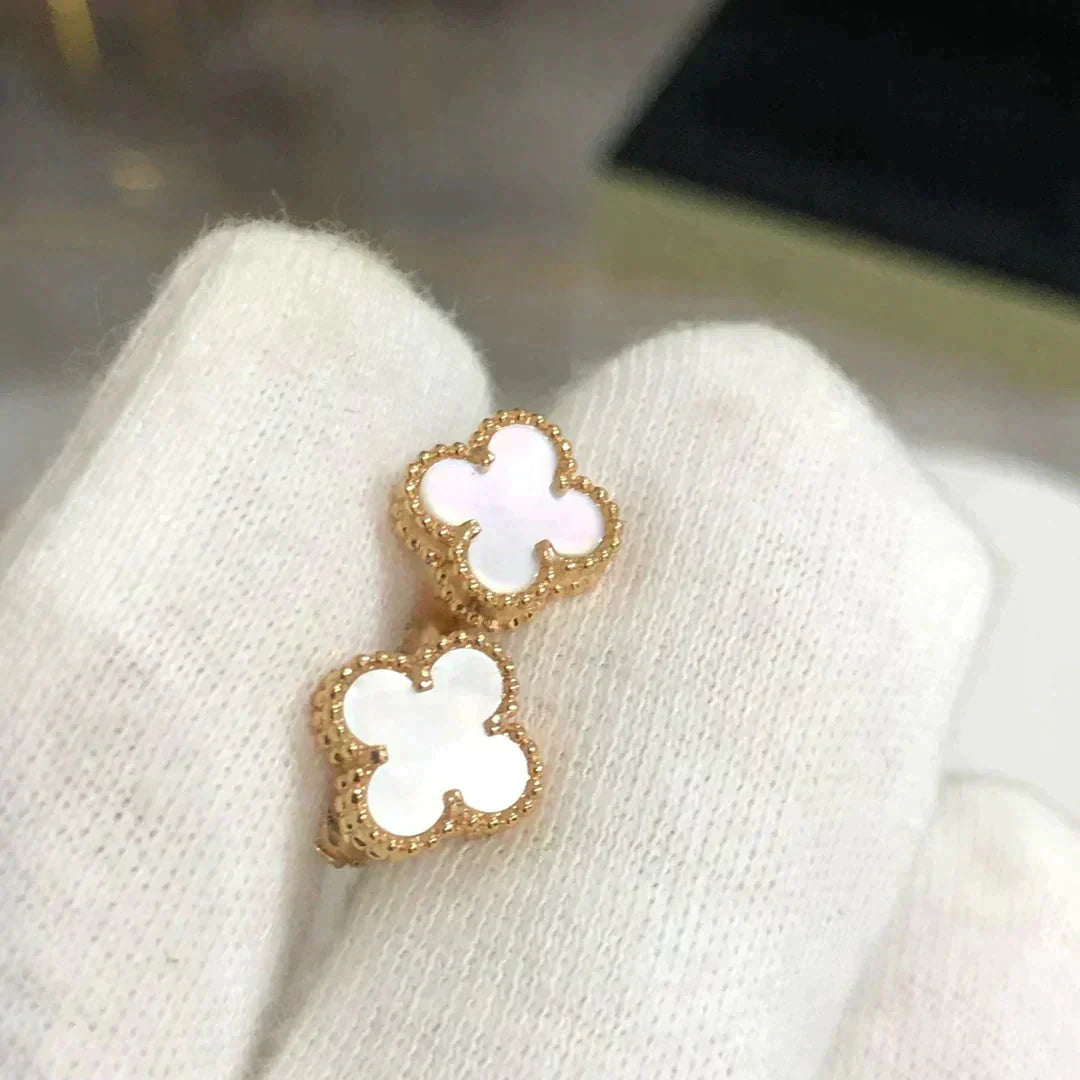 [Lumina]CLOVER MINI 9.5MM WHITE MOP EARRINGS