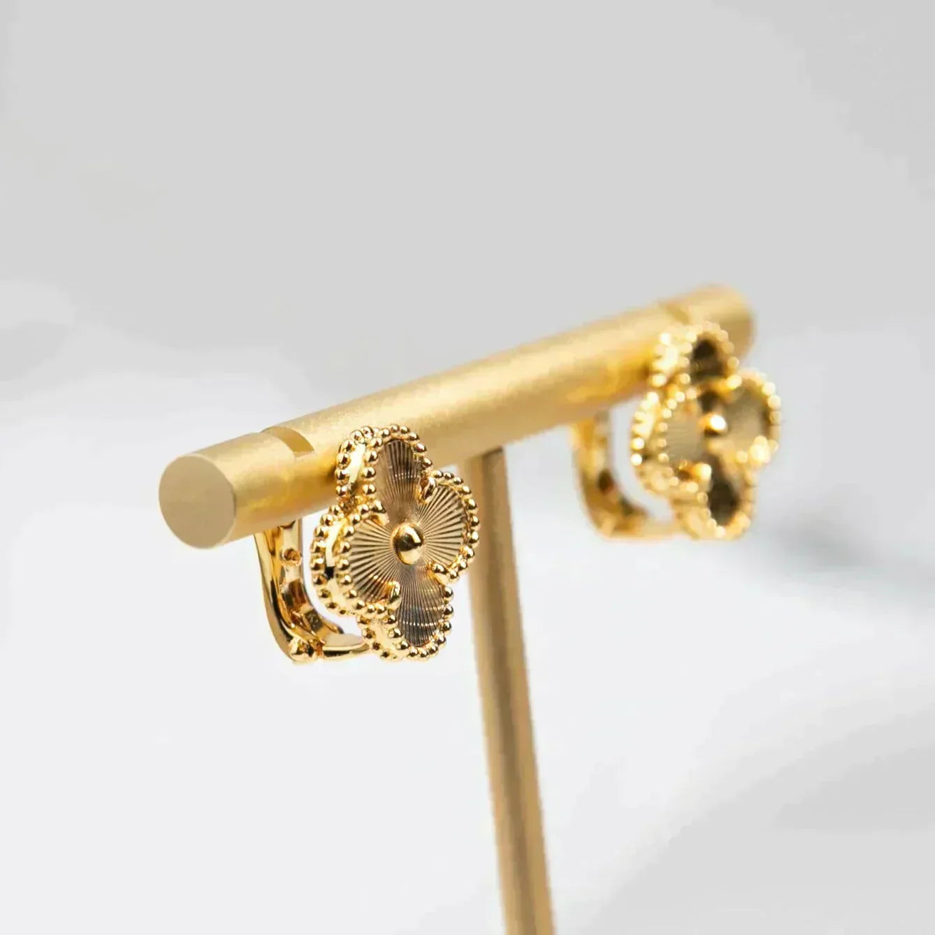 [Lumina]CLOVER MEDIUM 1 MOTIFS LASER EARRINGS