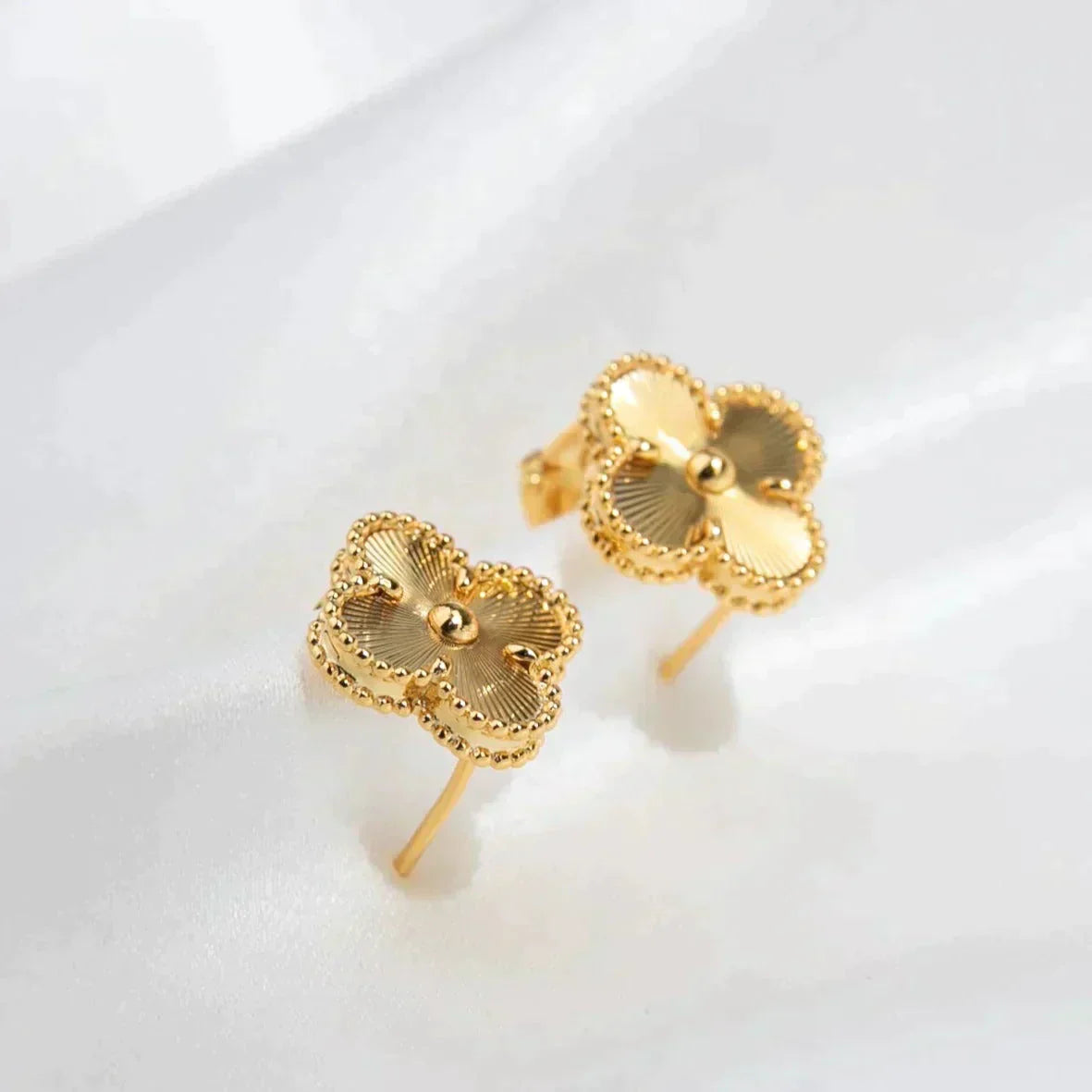 [Lumina]CLOVER MEDIUM 1 MOTIFS LASER EARRINGS