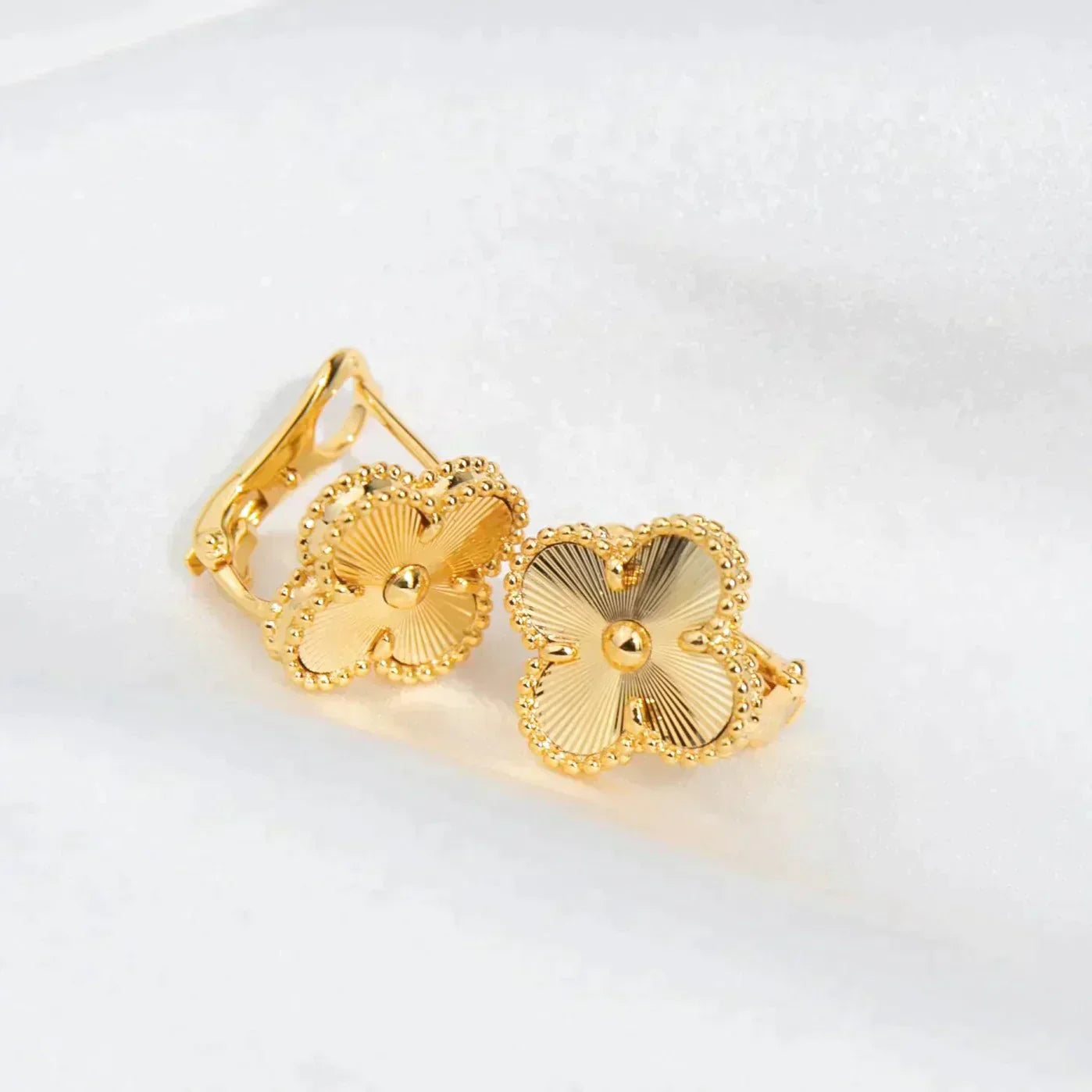 [Lumina]CLOVER MEDIUM 1 MOTIFS LASER EARRINGS