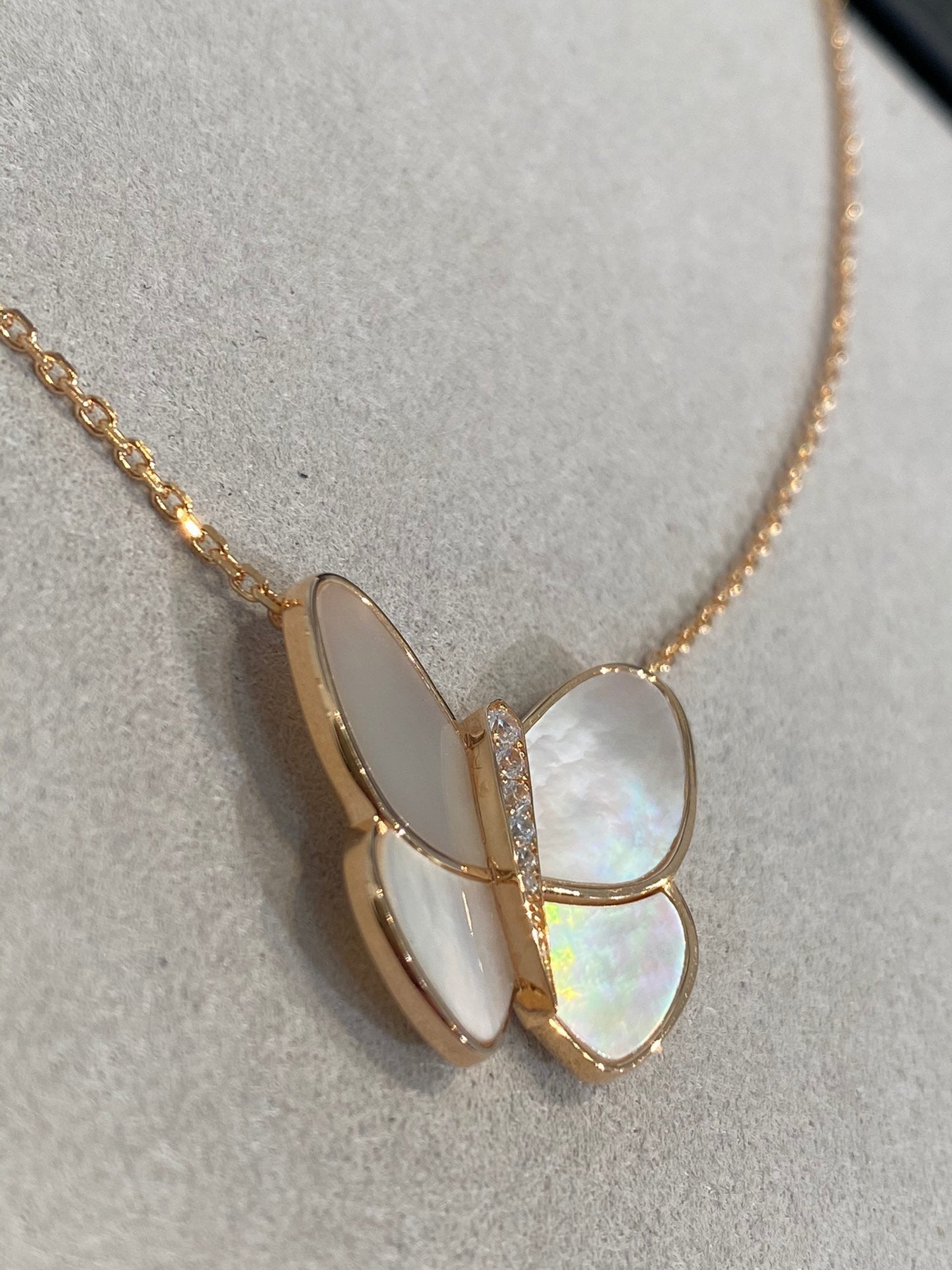 [Lumina]BUTTERFLY GOLD MOP DIAMOND NECKLACE