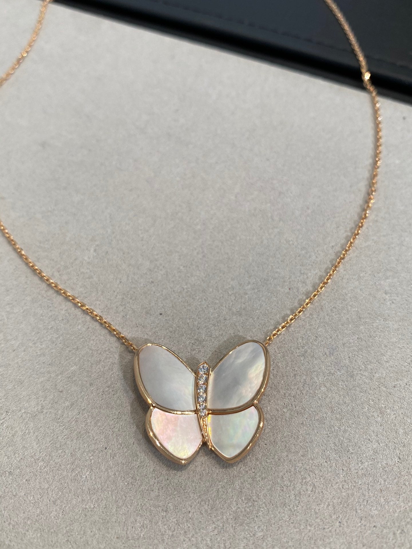 [Lumina]BUTTERFLY GOLD MOP DIAMOND NECKLACE