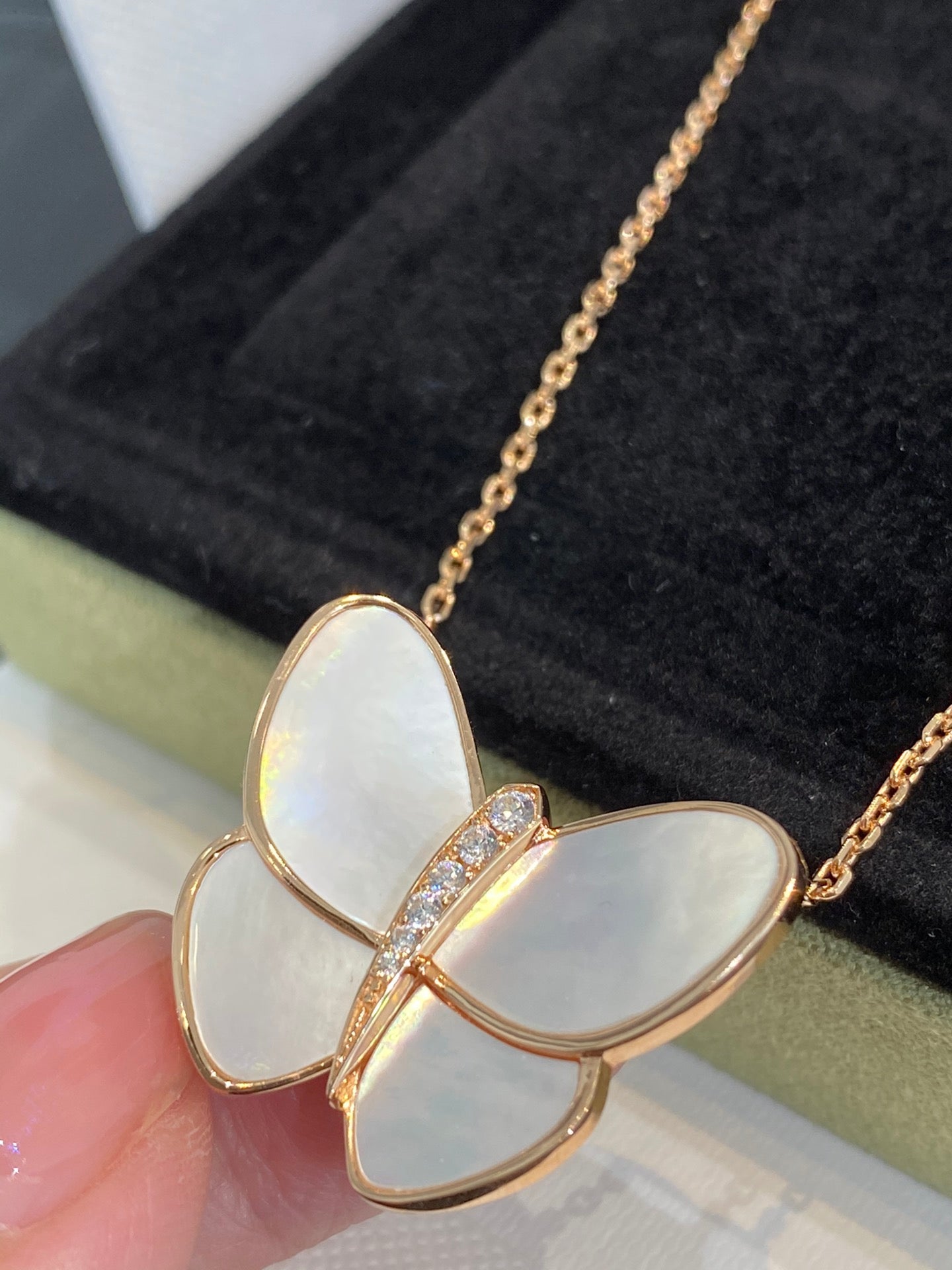 [Lumina]BUTTERFLY GOLD MOP DIAMOND NECKLACE