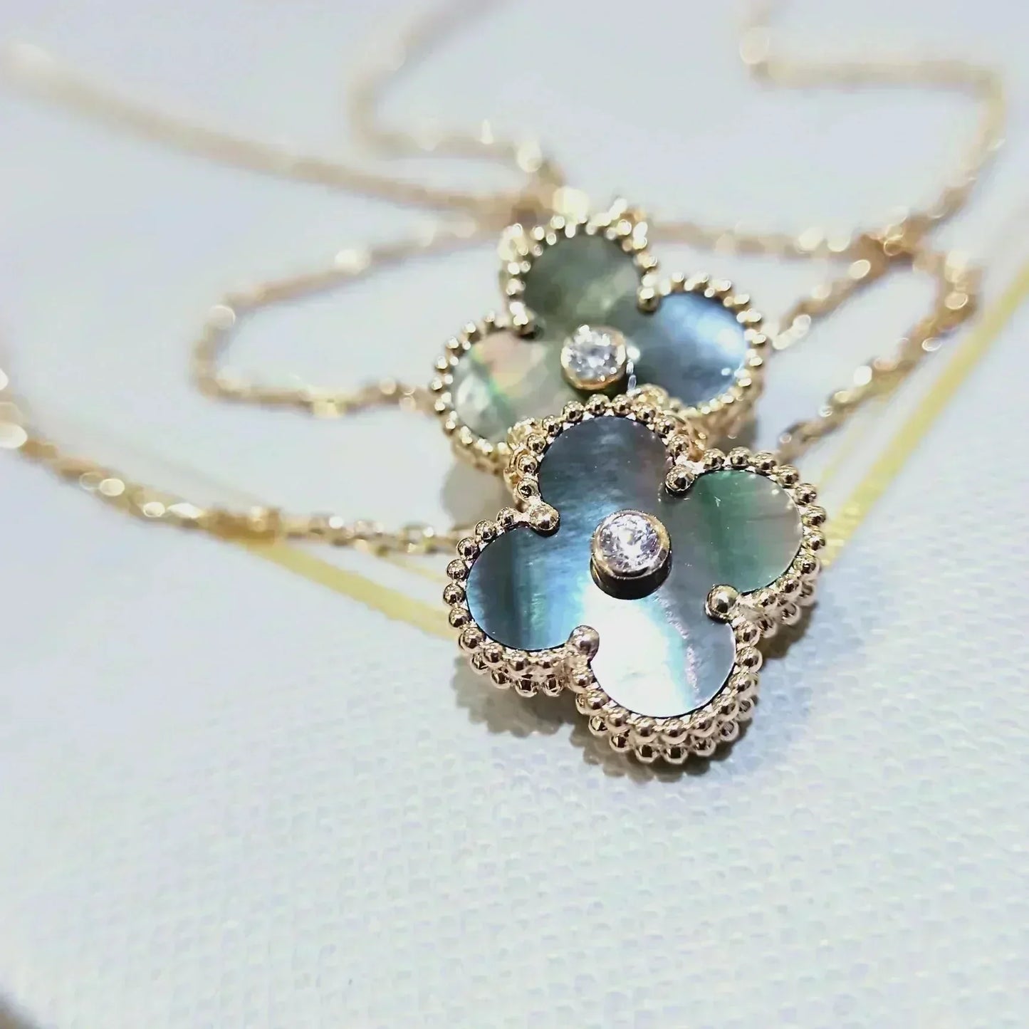 [Lumina]CLOVER 15MM DIAMOND AND MOTHER-OF-GREY NECKLACE