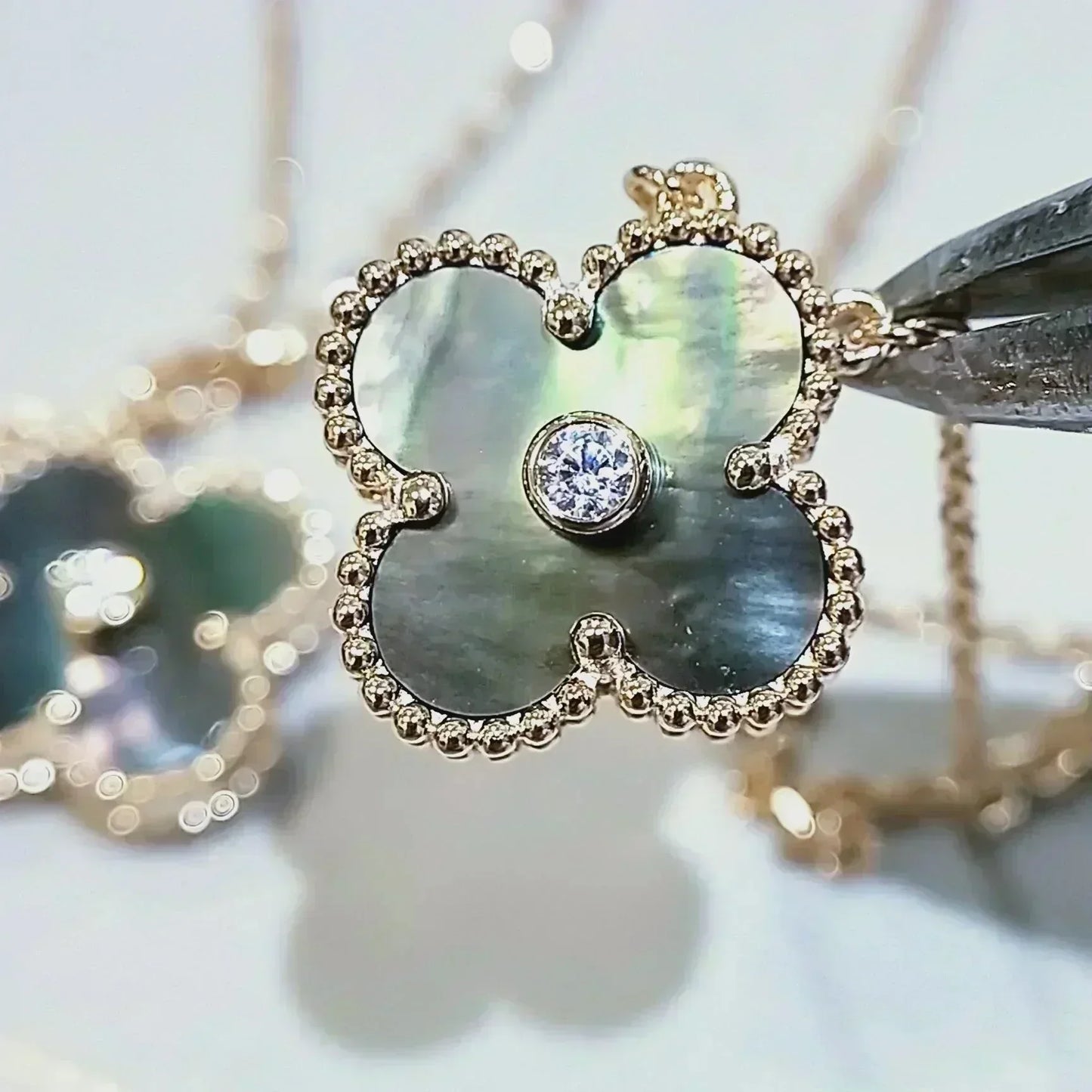 [Lumina]CLOVER 15MM DIAMOND AND MOTHER-OF-GREY NECKLACE