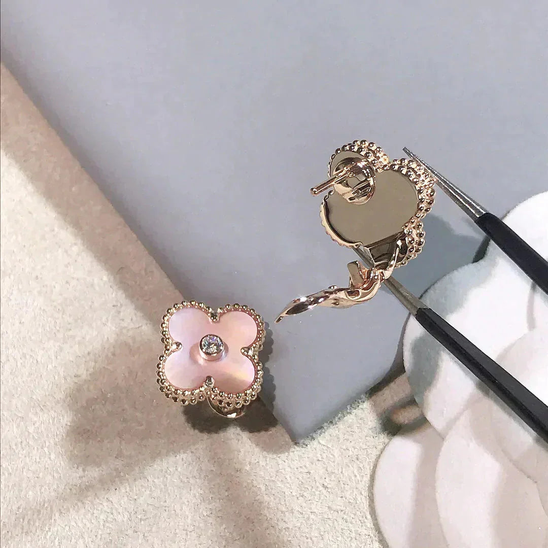 [Lumina]CLOVER MEDIUM 1 MOTIFS  PINK MOP DIAMOND EARRINGS