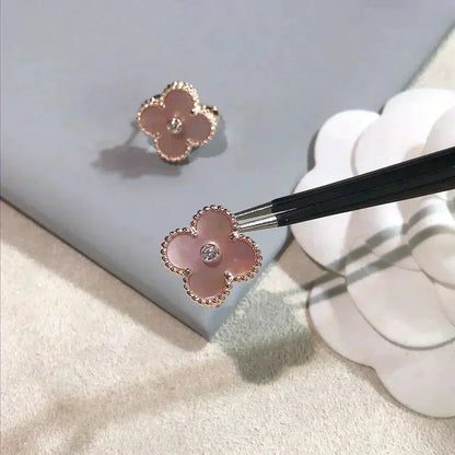 [Lumina]CLOVER MEDIUM 1 MOTIFS  PINK MOP DIAMOND EARRINGS