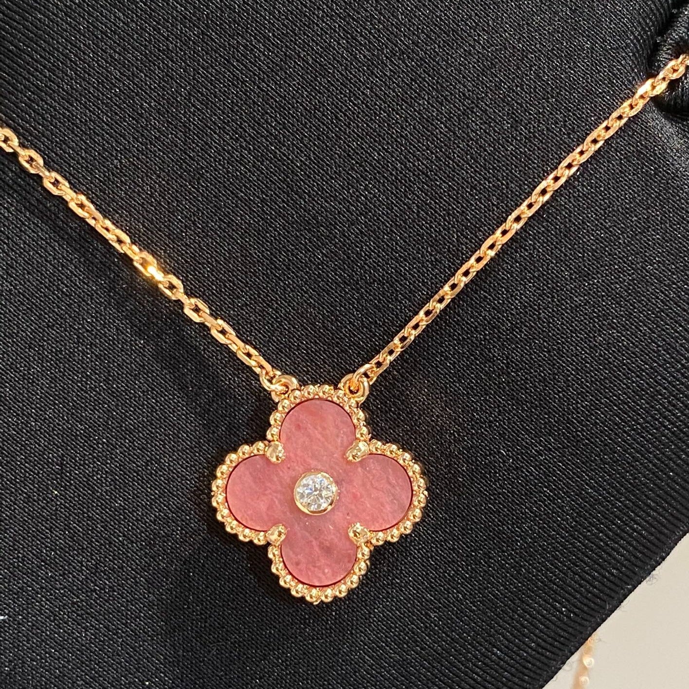 [Lumina]CLOVER 15MM DIAMOND RHODONITE NECKLACE