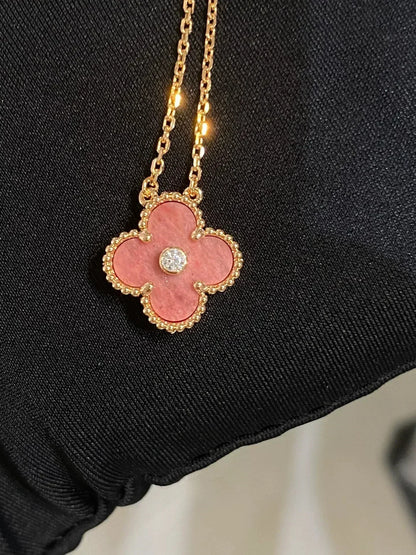 [Lumina]CLOVER 15MM DIAMOND RHODONITE NECKLACE