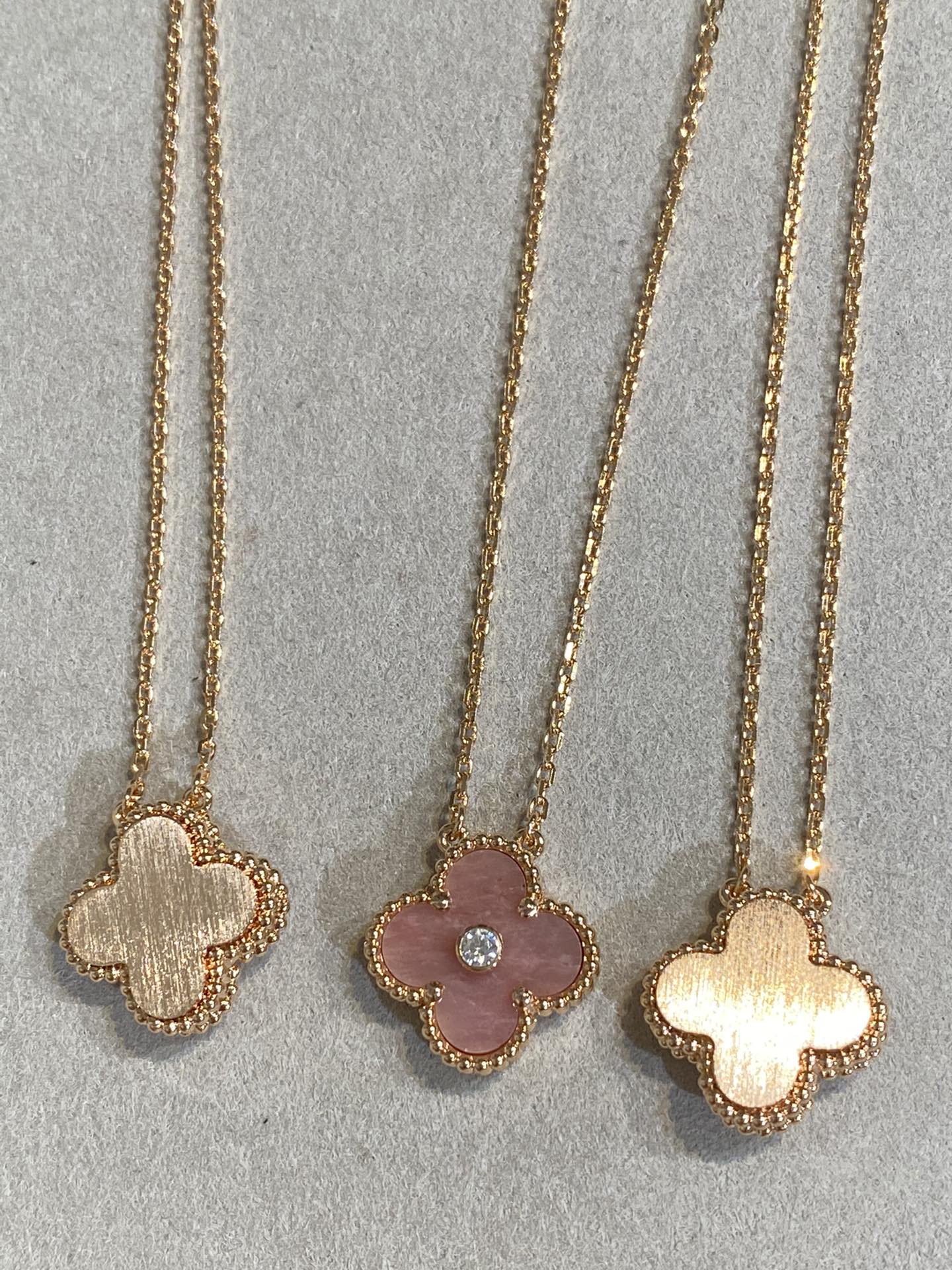 [Lumina]CLOVER 15MM DIAMOND RHODONITE NECKLACE