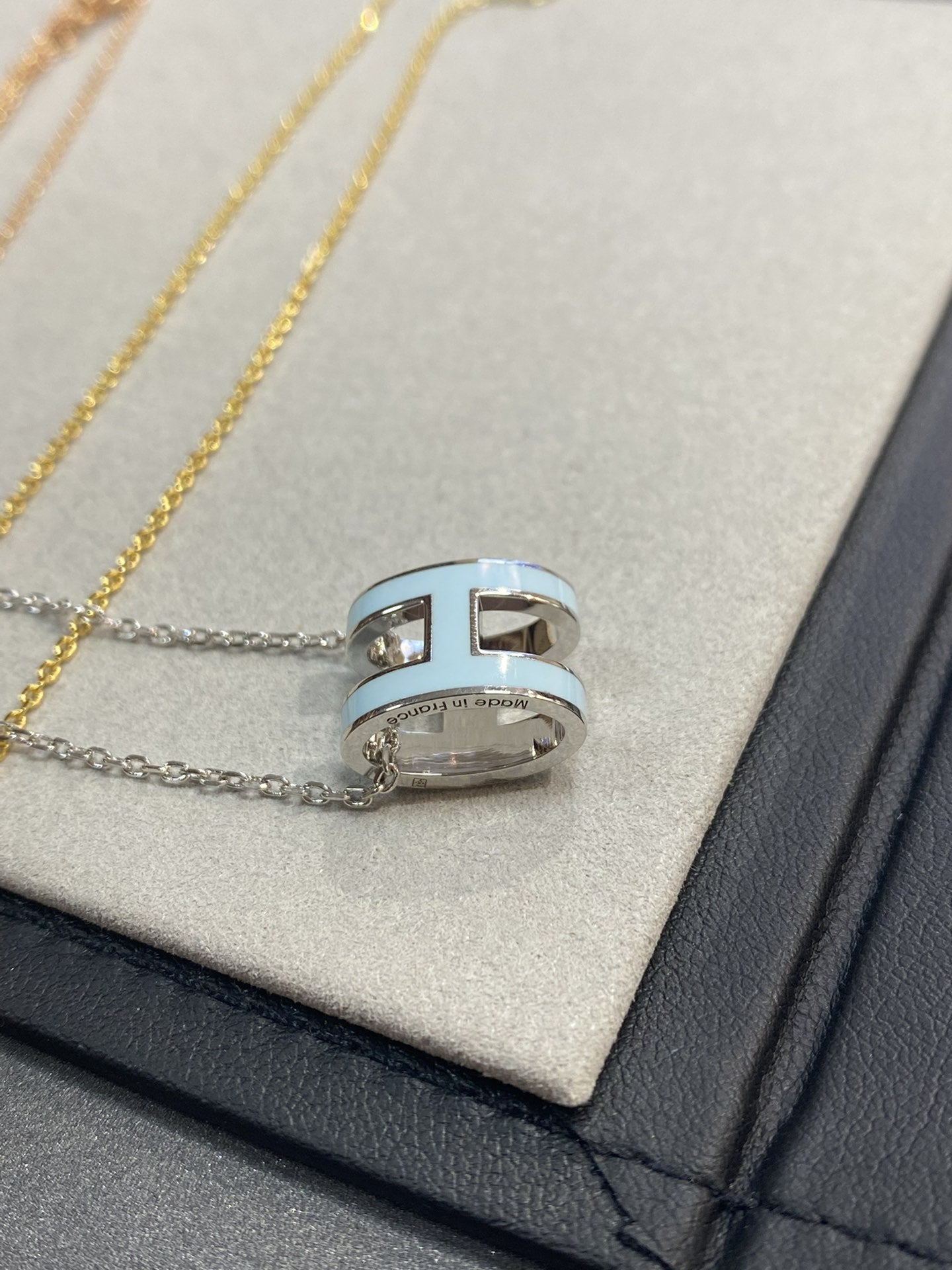 [Lumina]POP H LIGHT BLUE NECKLACE