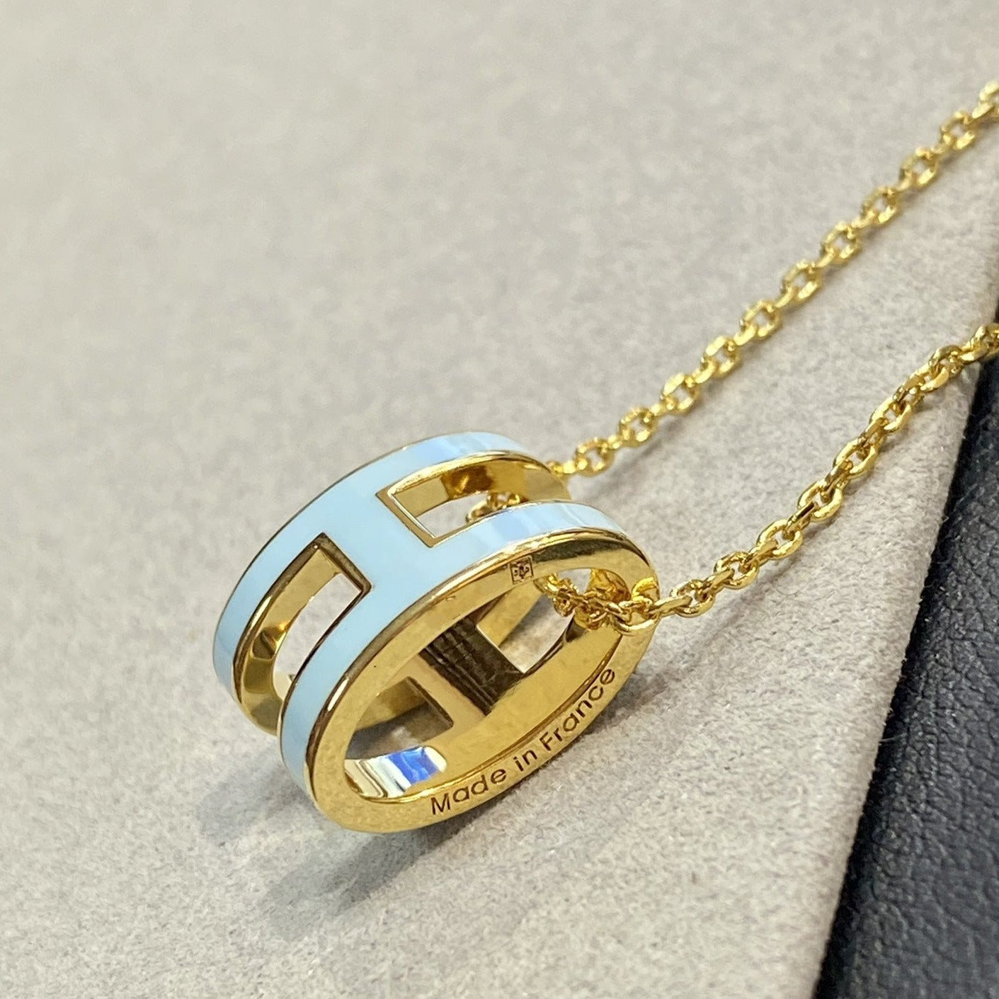 [Lumina]POP H LIGHT BLUE NECKLACE