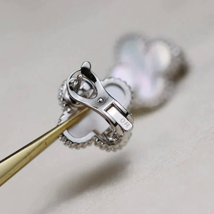 [Lumina]CLOVER MEDIUM 1 MOTIFS  WHITE MOP EARRINGS SILVER
