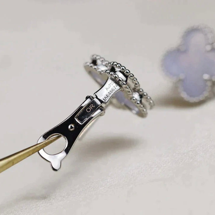 [Lumina]CLOVER MEDIUM 1 MOTIFS  WHITE MOP EARRINGS SILVER