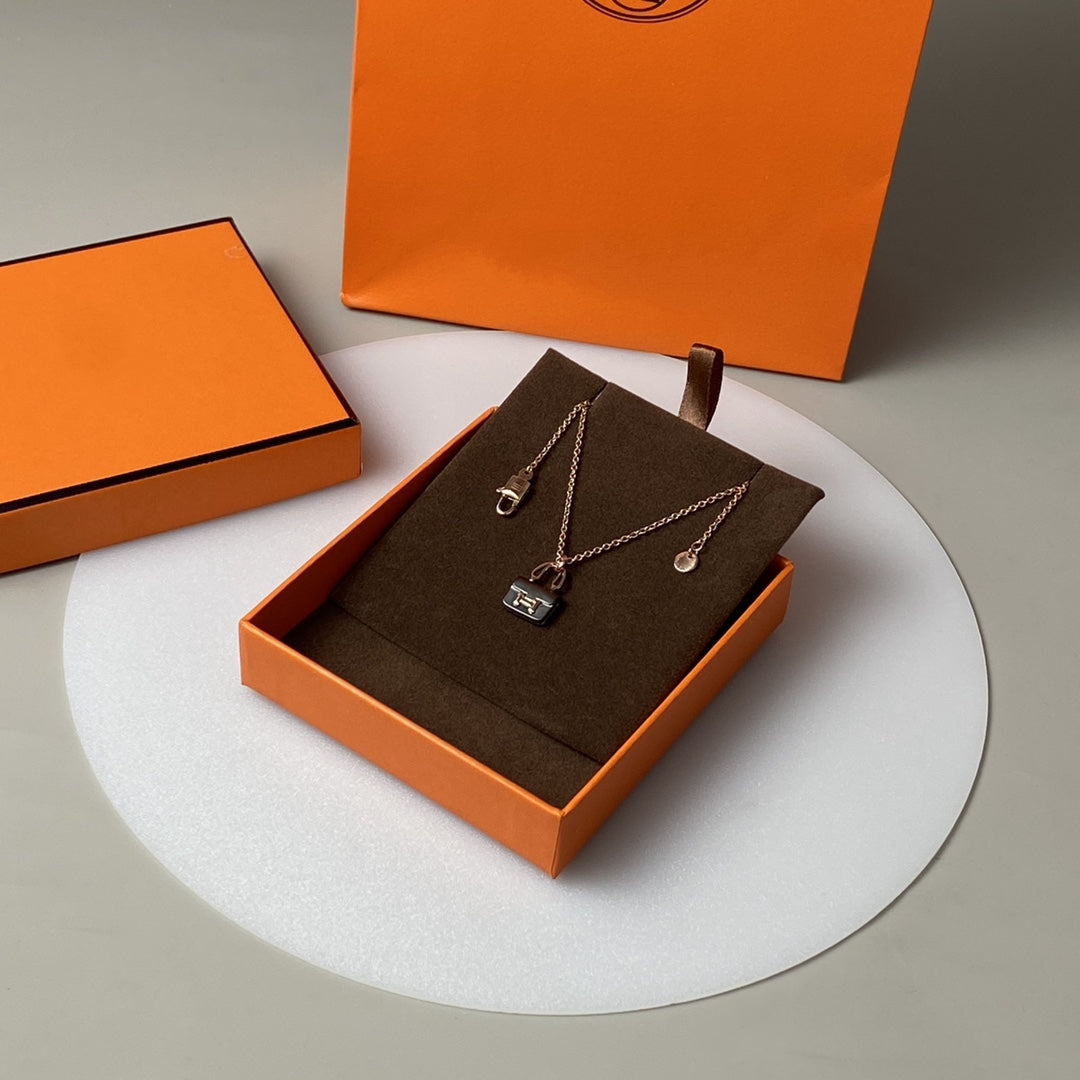 [Lumina]CONSTANCE BLACK PEDANT PINK GOLD NECKLACE