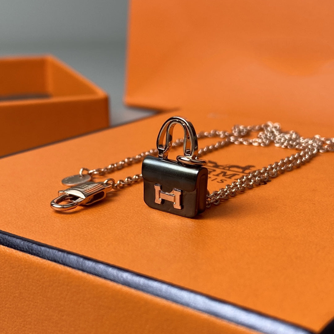 [Lumina]CONSTANCE BLACK PEDANT PINK GOLD NECKLACE