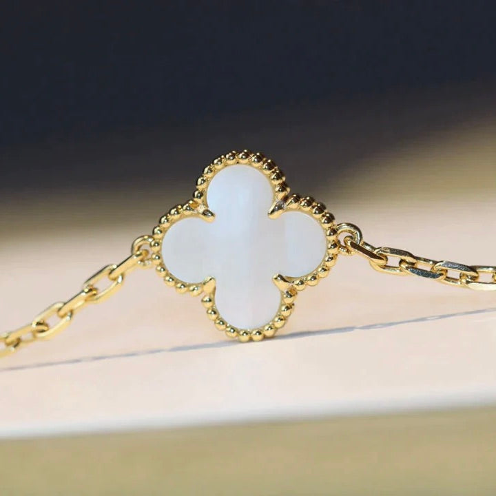 [Lumina]CLOVER 20 MOTIFS WHITE MOP NECKLACE