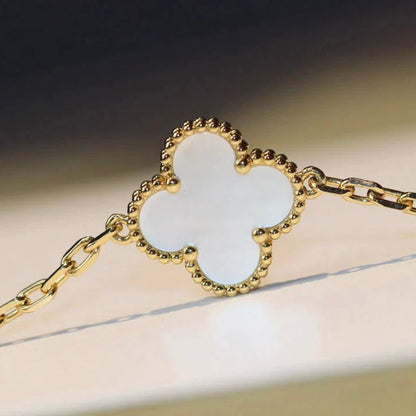 [Lumina]CLOVER 20 MOTIFS WHITE MOP NECKLACE