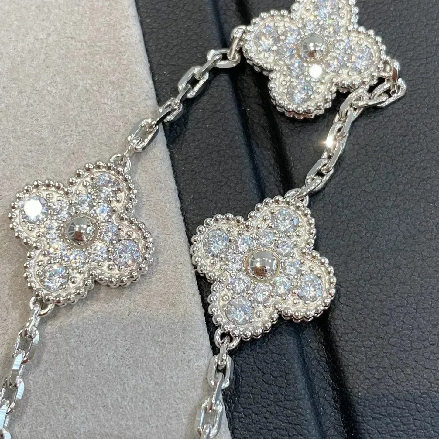 [Lumina] CLOVER 5 MOTIF FULL DIAMOND BRACELET COLLECTION