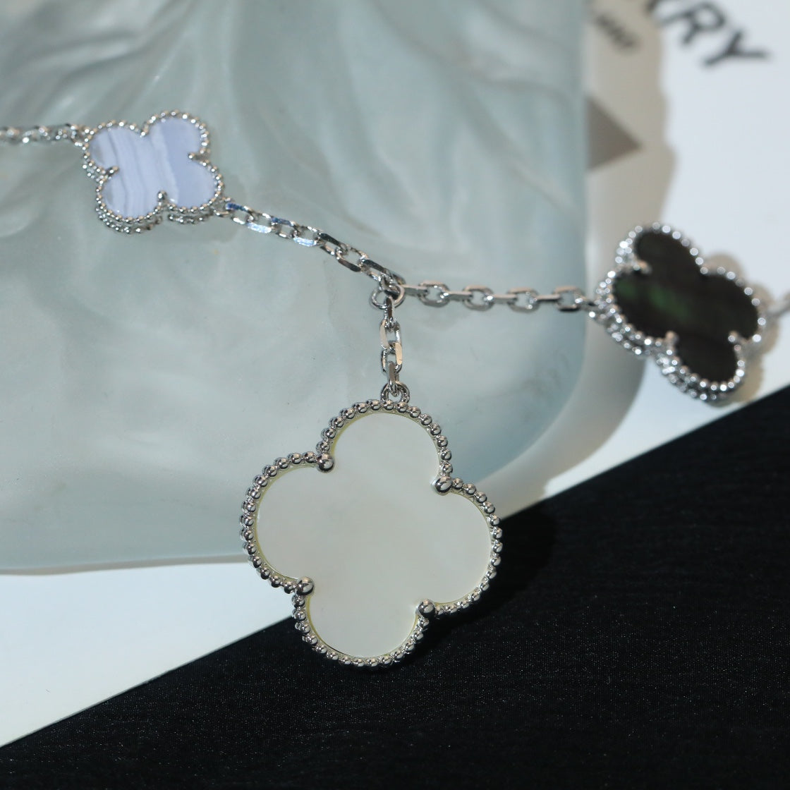 [Lumina]CLOVER BRACELET 5 MOTIFS MOP CHALCEDONY SILVER
