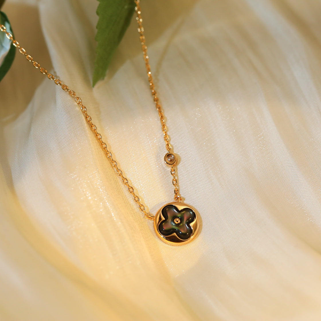 [Lumina]SUN PEDANT PINK GOLD 1 DIAMOND NECKLACE