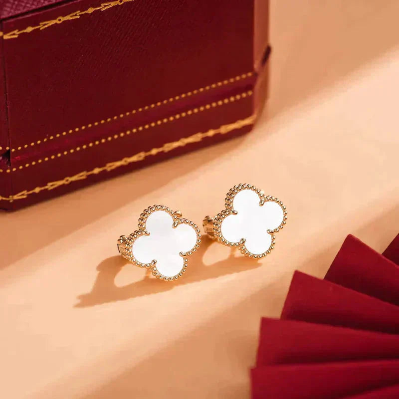 [Lumina]CLOVER MEDIUM 1 MOTIFS  WHITE MOP STUD EARRINGS