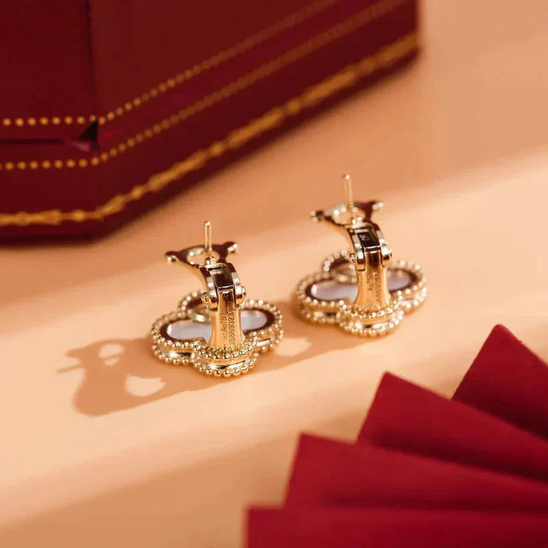 [Lumina]CLOVER MEDIUM 1 MOTIFS  WHITE MOP STUD EARRINGS