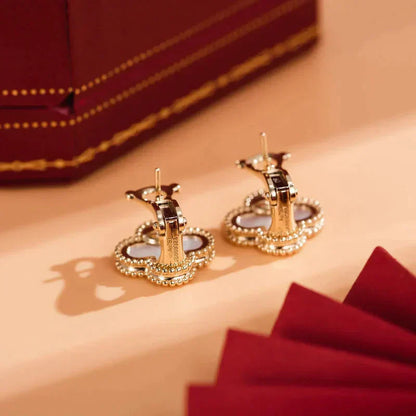 [Lumina]CLOVER MEDIUM 1 MOTIFS  WHITE MOP STUD EARRINGS