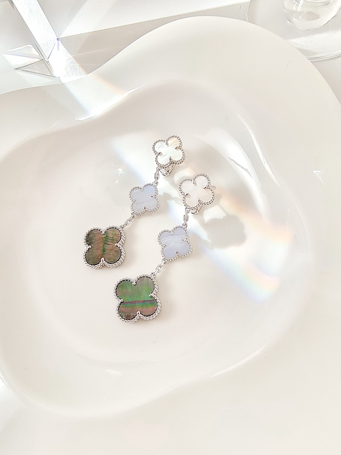 [Lumina]CLOVER 3 MOTIFS CHALCEDONY DARK MOP SILVER EARRINGS