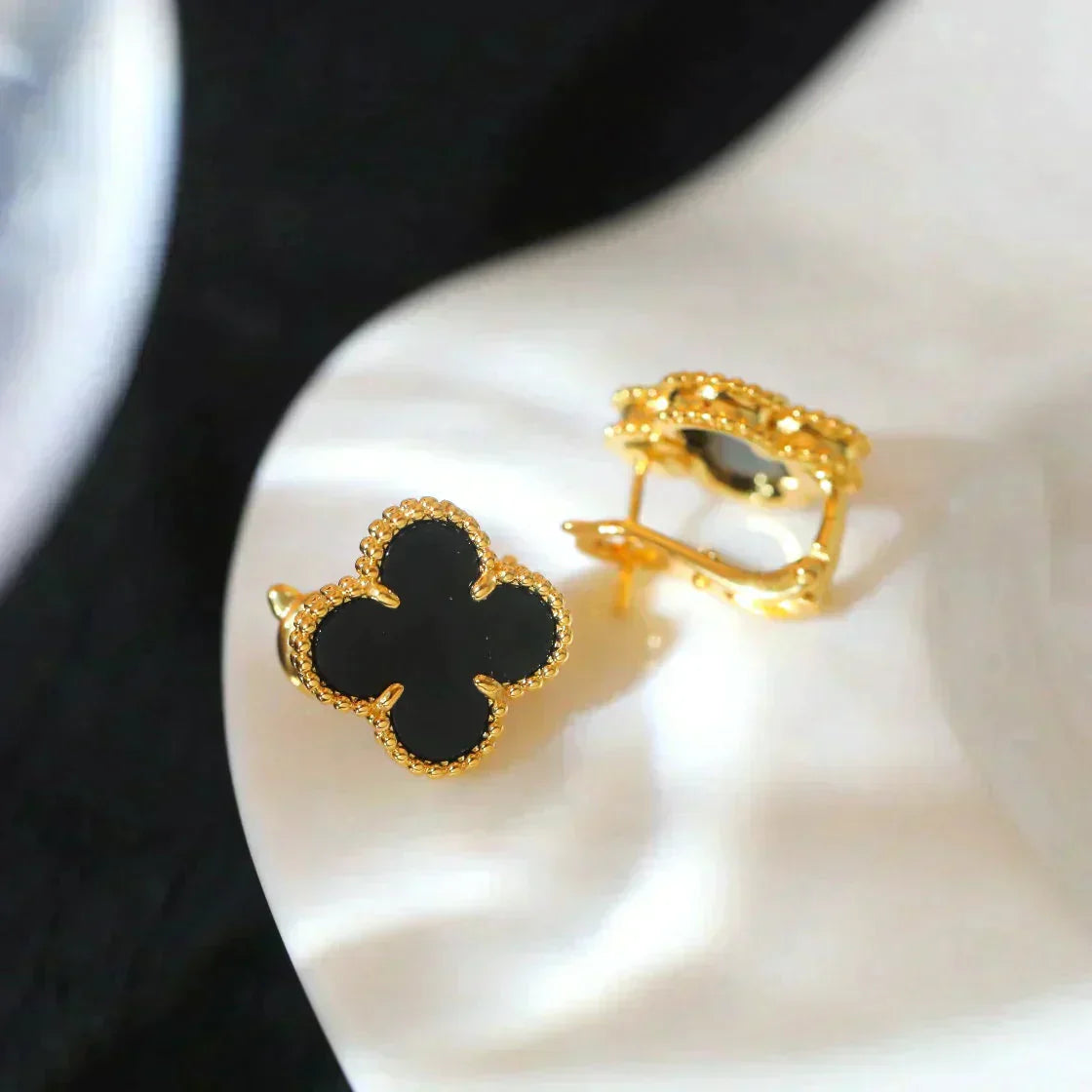 [Lumina]CLOVER MEDIUM 1 MOTIFS  ONYX STUD EARRINGS