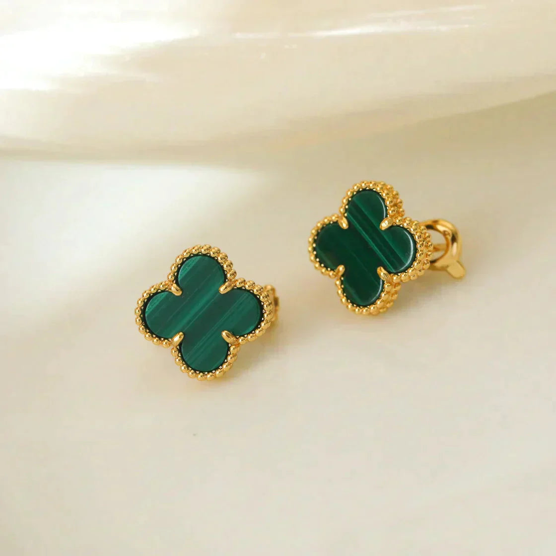 [Lumina]CLOVER MEDIUM 1 MOTIFS MALACHITE  EARRINGS