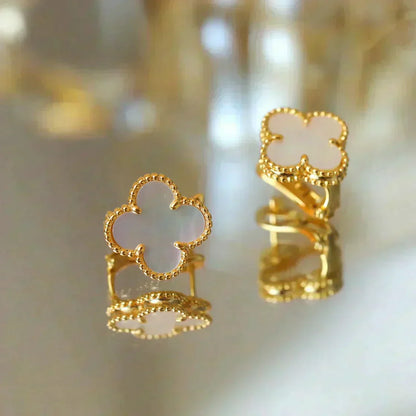 [Lumina]CLOVER MEDIUM 1 MOTIFS  WHITE MOP STUD EARRINGS