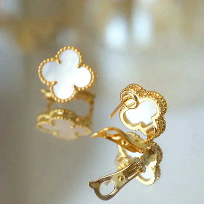 [Lumina]CLOVER MEDIUM 1 MOTIFS  WHITE MOP STUD EARRINGS