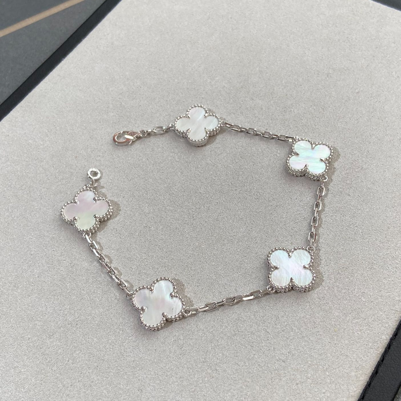 [Lumina]CLOVER WHITE PEARL MOP 5 MOTIF BRACELET COLLECTION