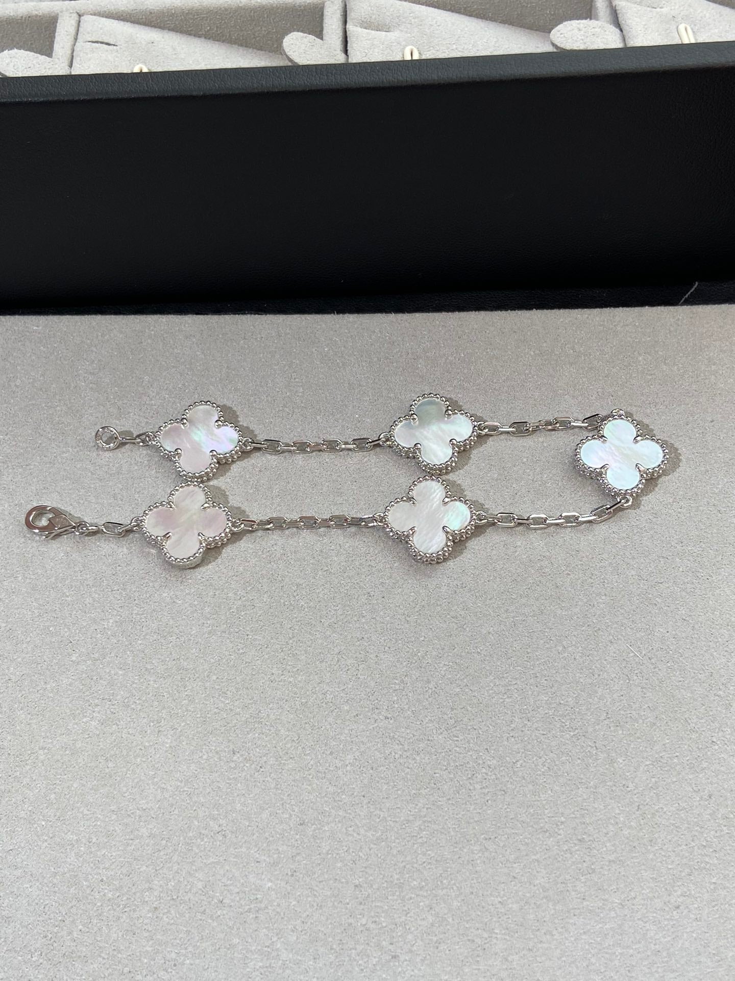 [Lumina]CLOVER WHITE PEARL MOP 5 MOTIF BRACELET COLLECTION