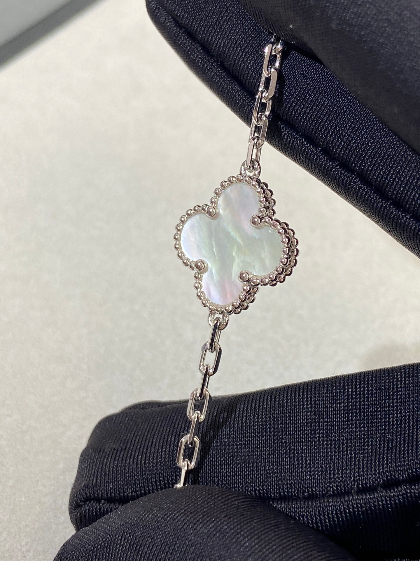 [Lumina]CLOVER WHITE PEARL MOP 5 MOTIF BRACELET COLLECTION
