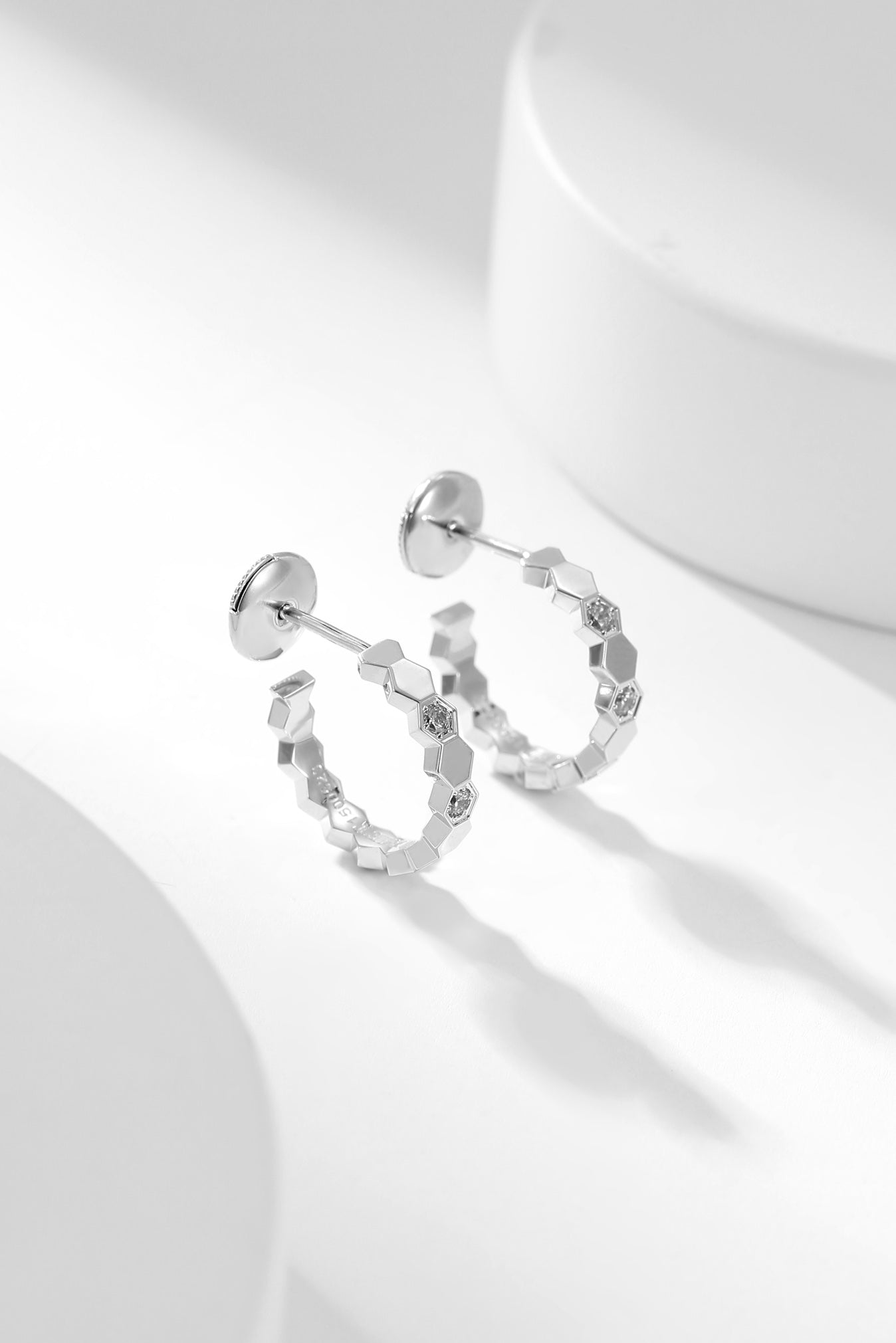 [Lumina]BEE LOVE DIAMOND HOOP EARRINGS
