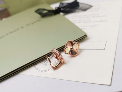 [Lumina]CLOVER MEDIUM STUD EARRINGS