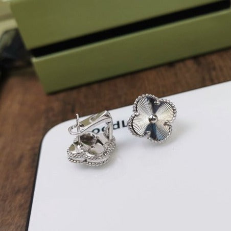 [Lumina]CLOVER MEDIUM STUD EARRINGS