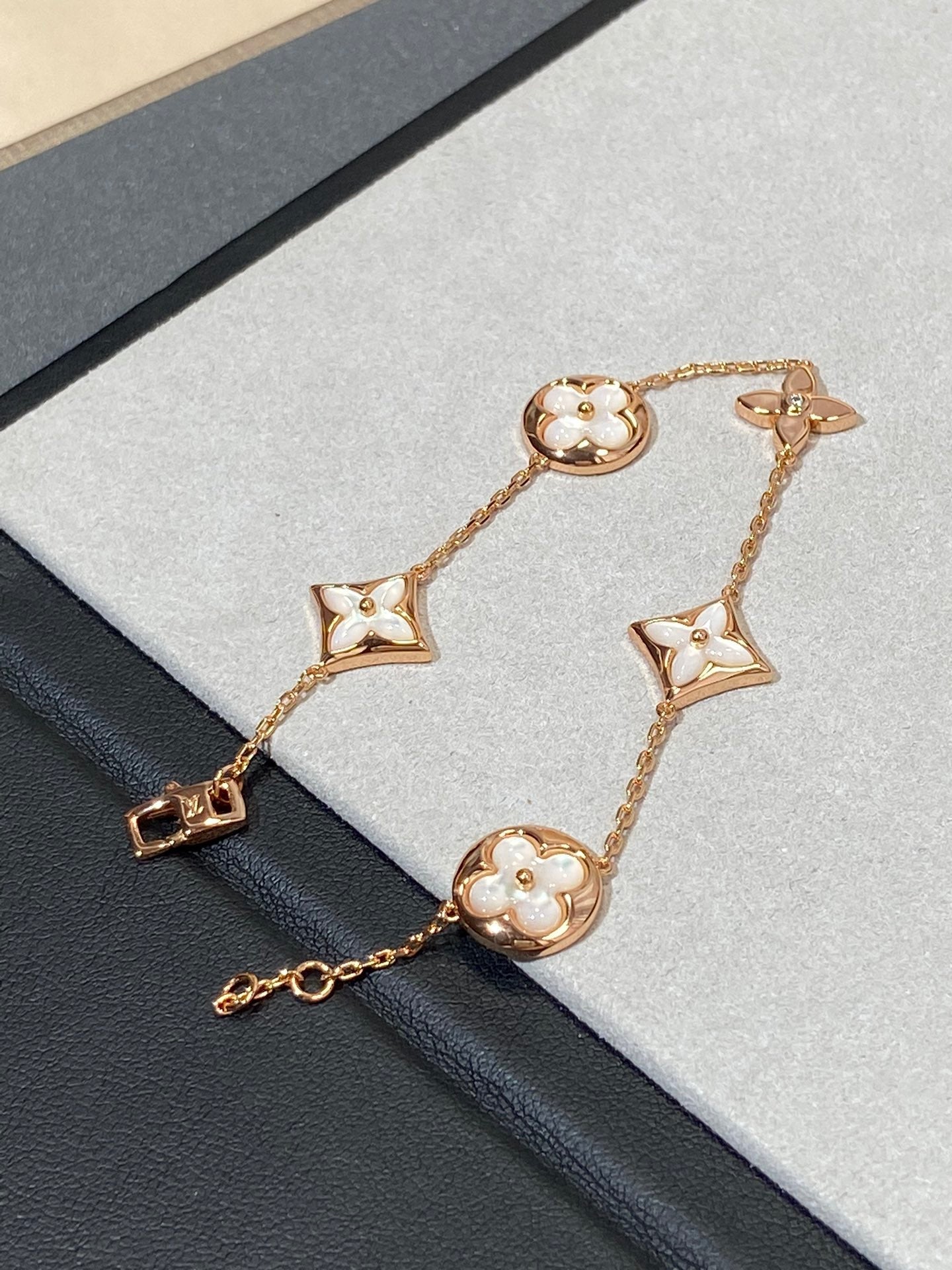 [Lumina]STAR AND SUN 5 MOTIF MOP PINK GOLD BRACELET