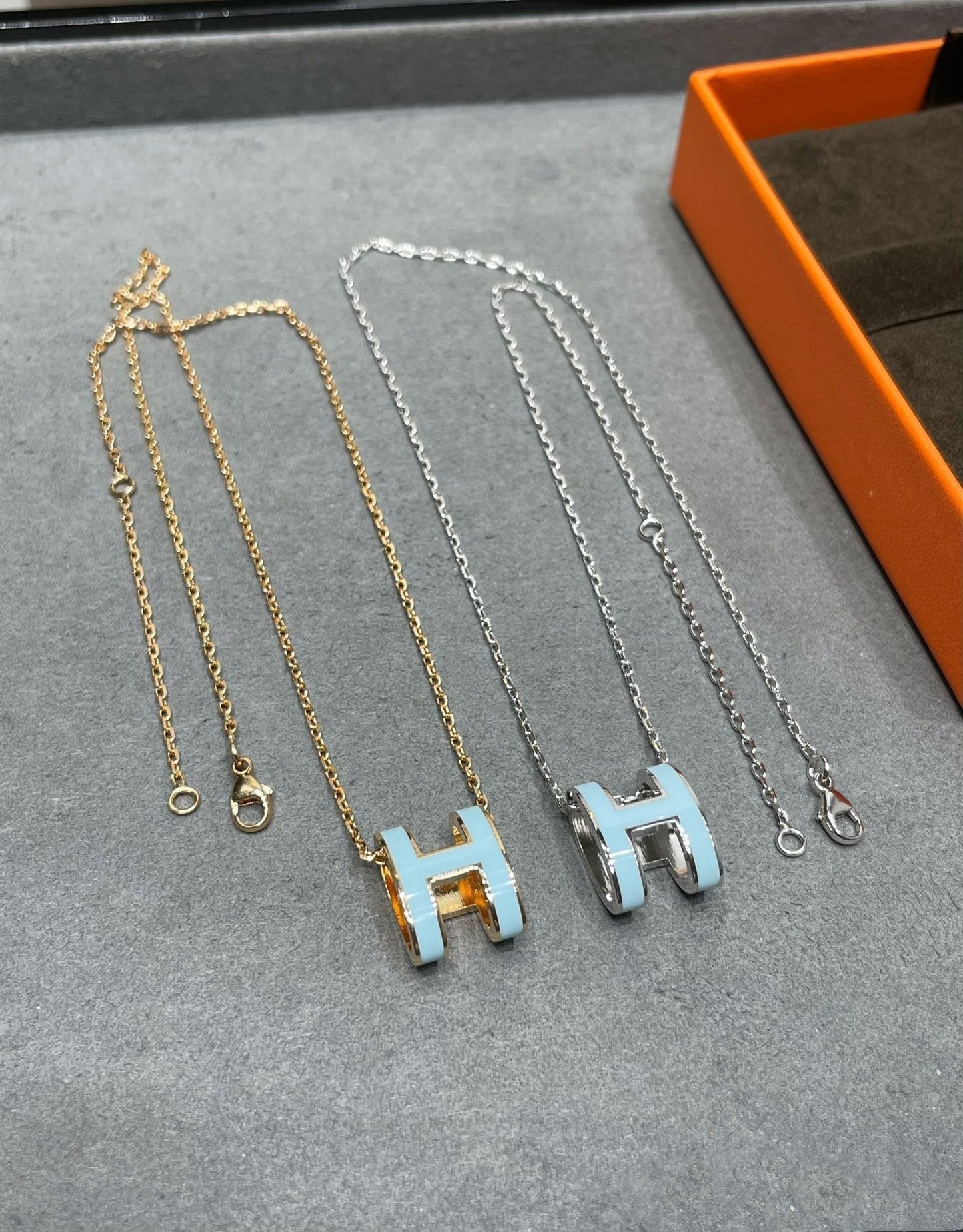 [Lumina]POP H SKY BLUE NECKLACE