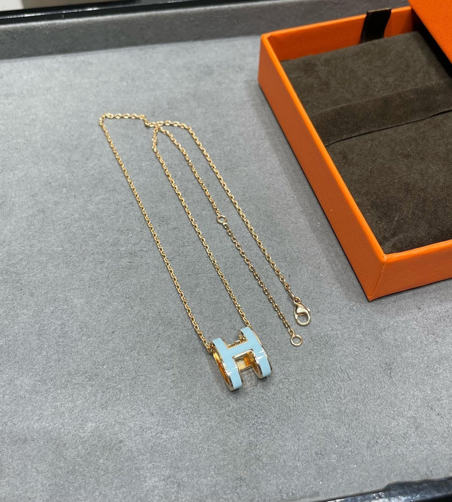 [Lumina]POP H SKY BLUE NECKLACE