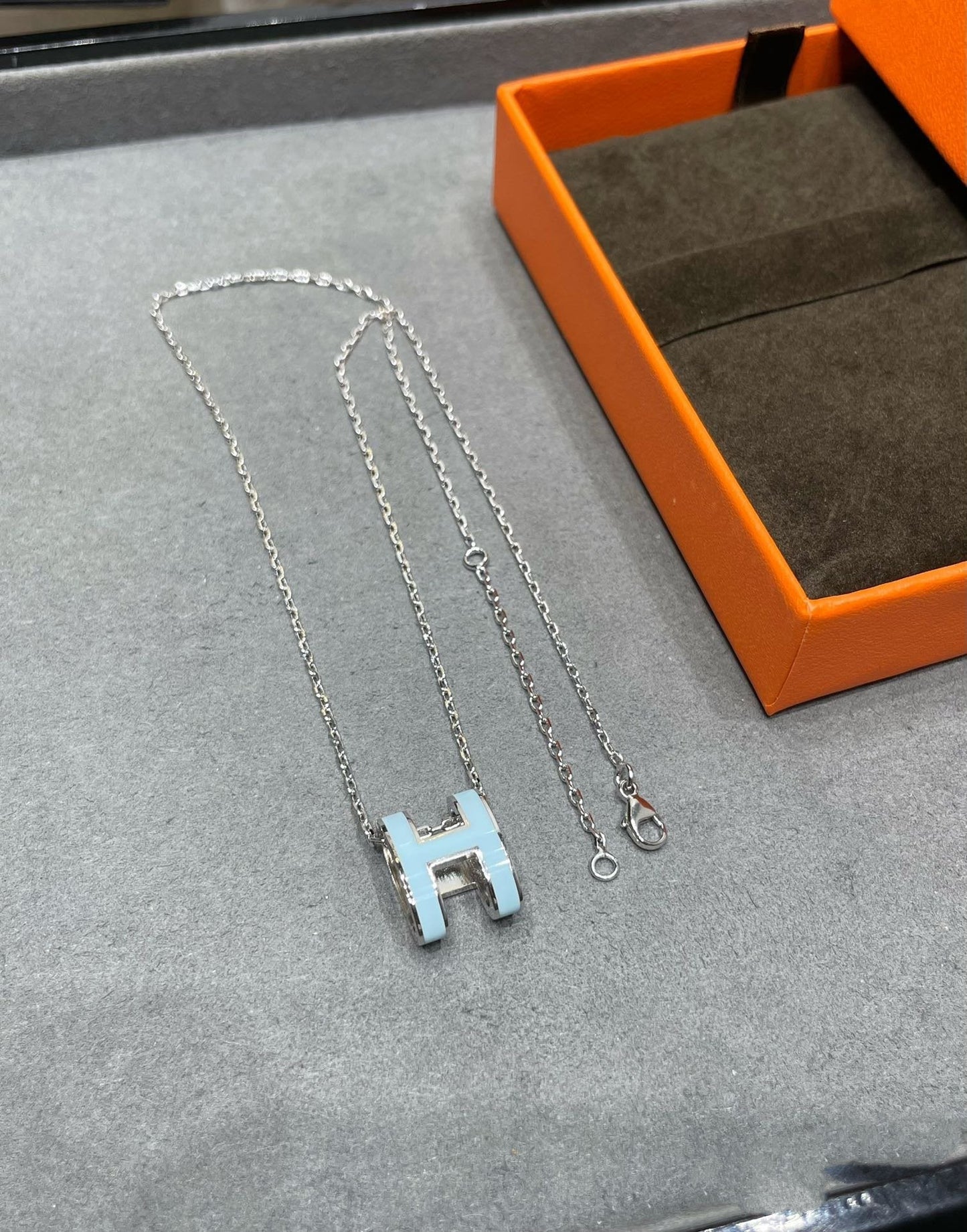[Lumina]POP H SKY BLUE NECKLACE