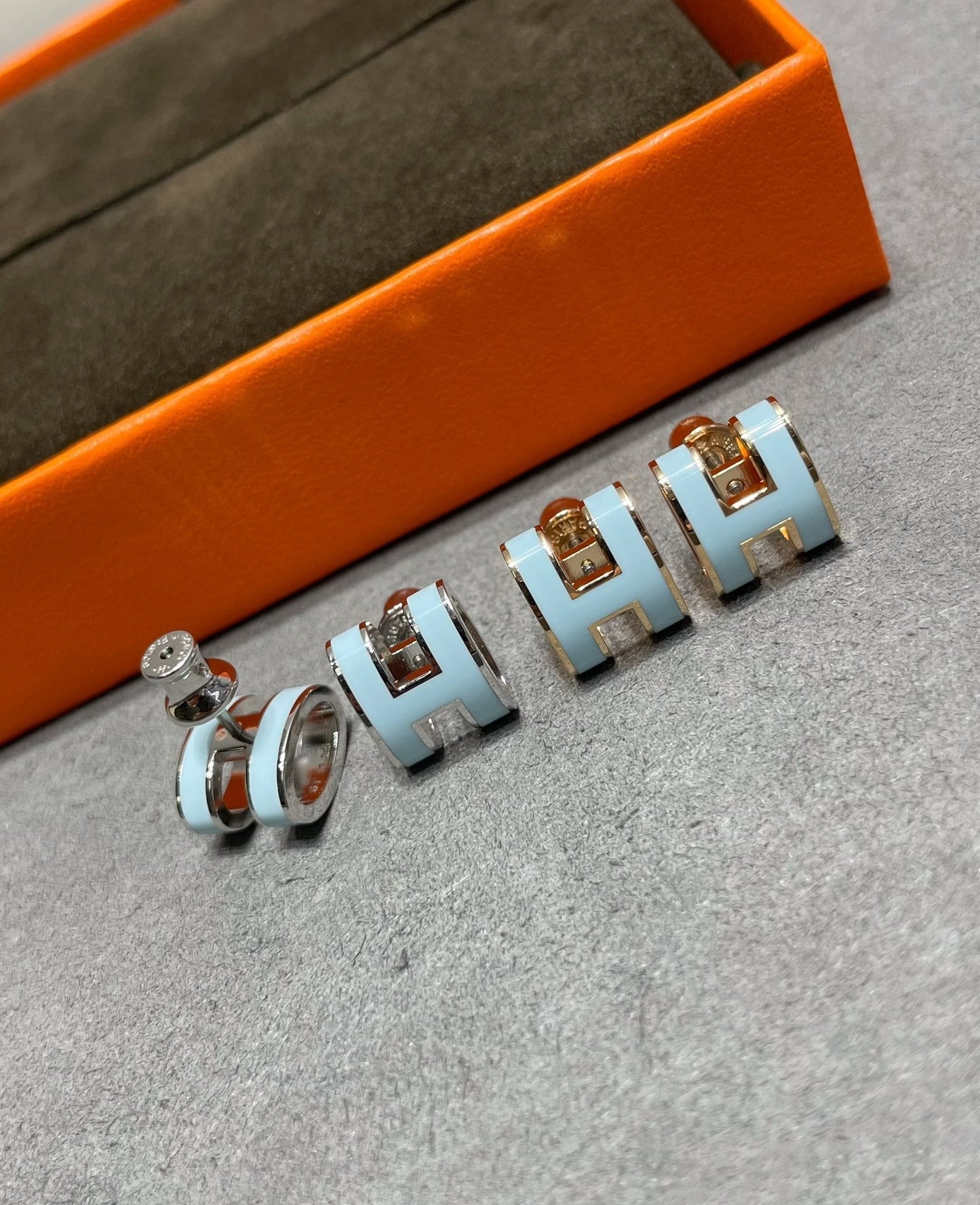 [Lumina]POP H SKY BLUE STUD EARRINGS